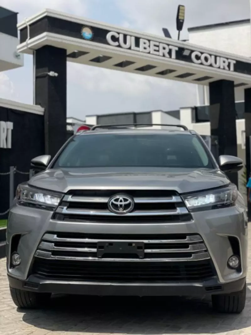Toyota Highlander   - 2016