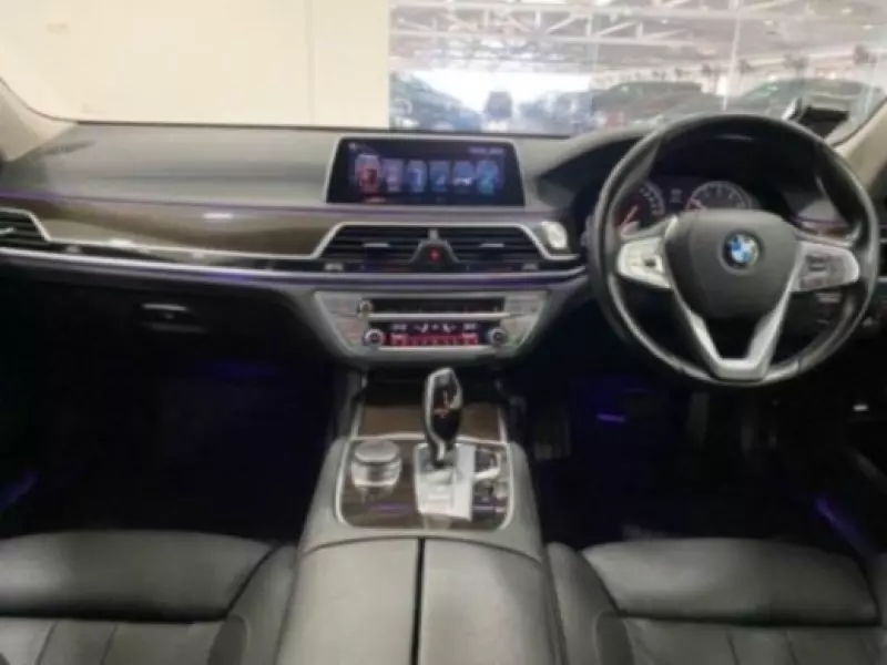 BMW M760   - 2016