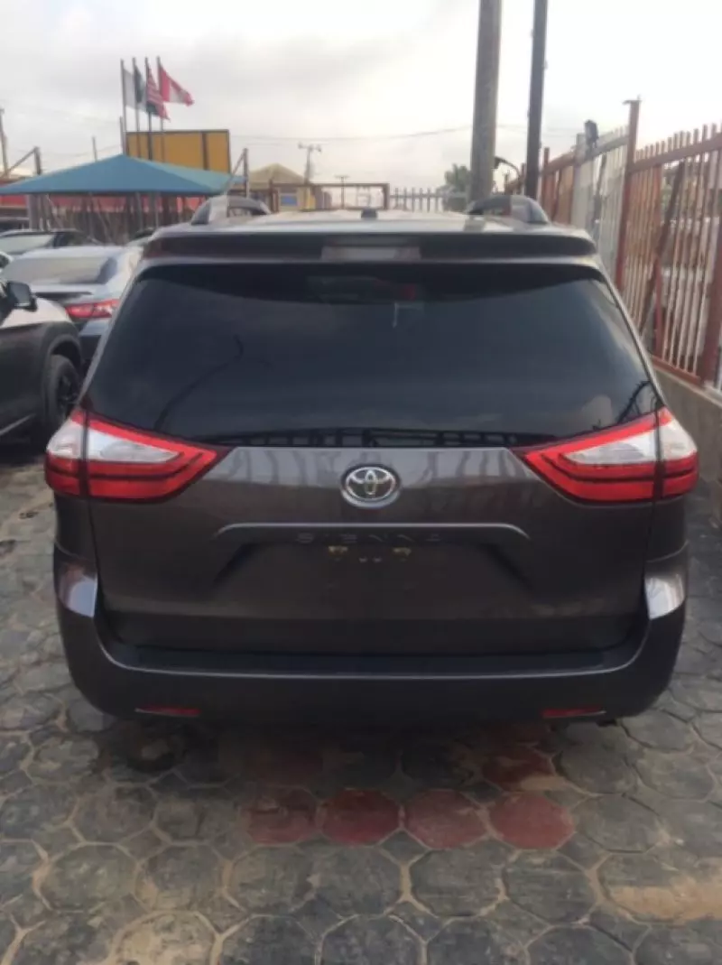 Toyota Sienna - 2018