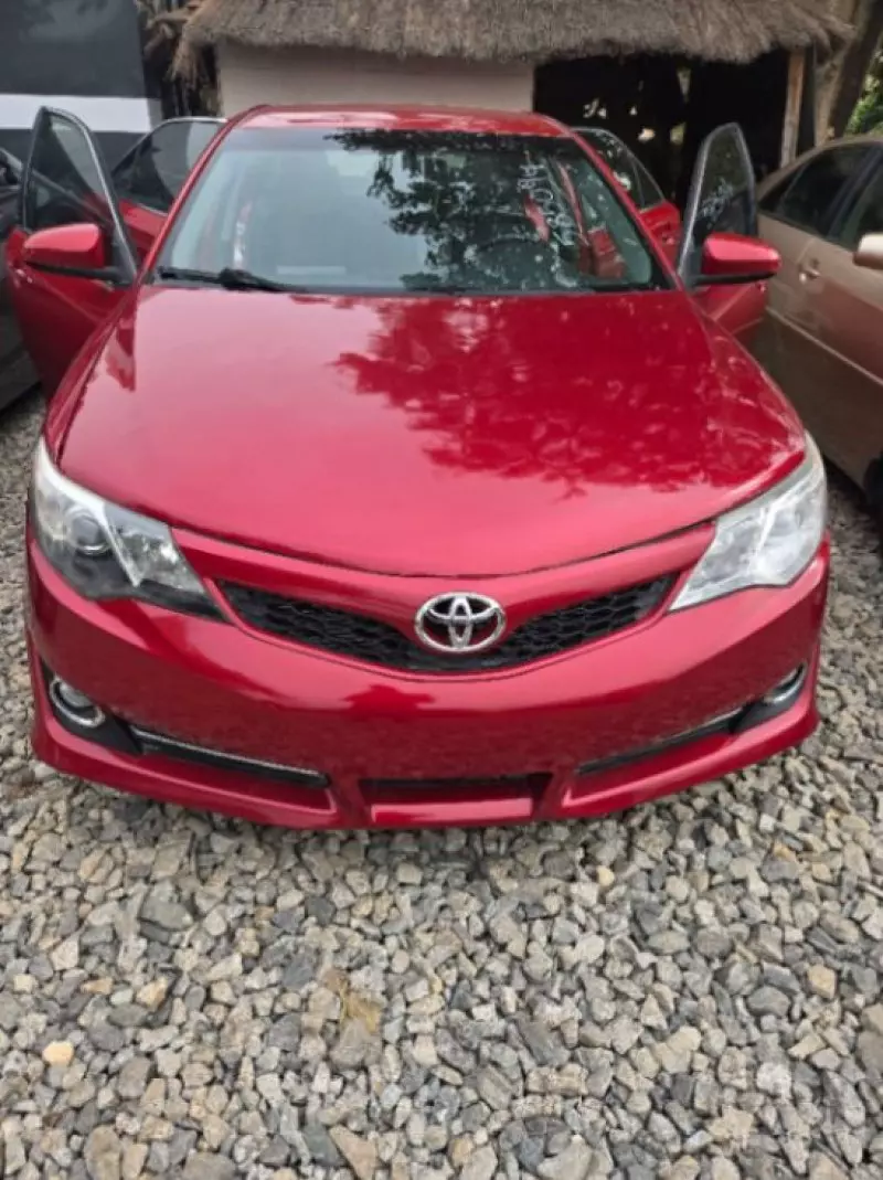 Toyota Camry   - 2012