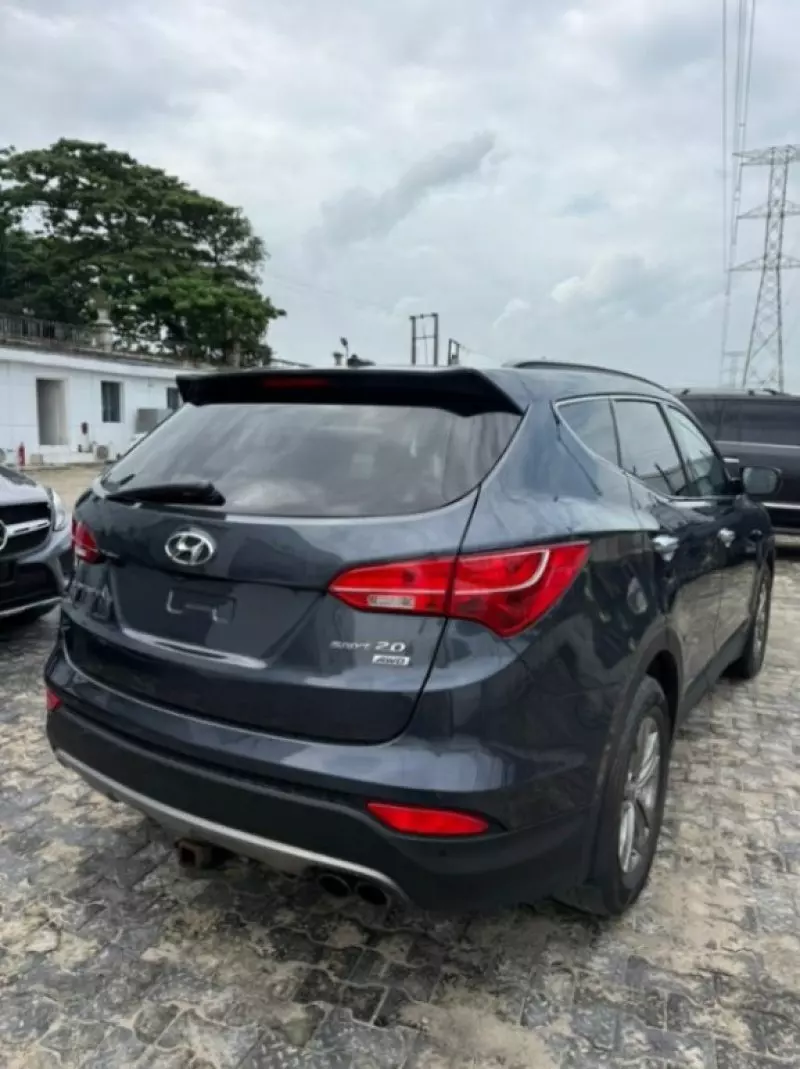 Hyundai Santa Fe   - 2014