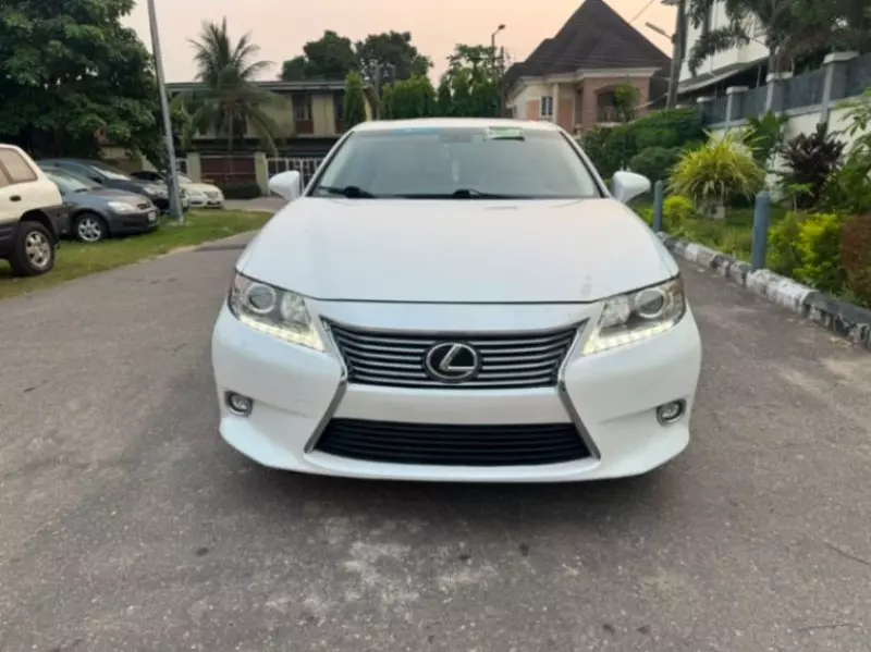 Lexus ES   - 2014