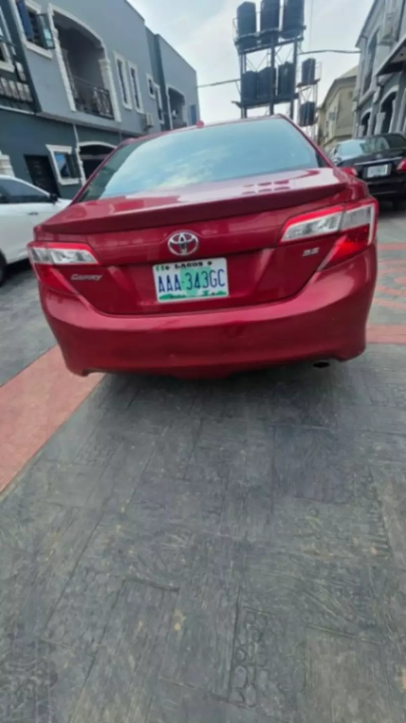 TOYOTA Camry - 2012