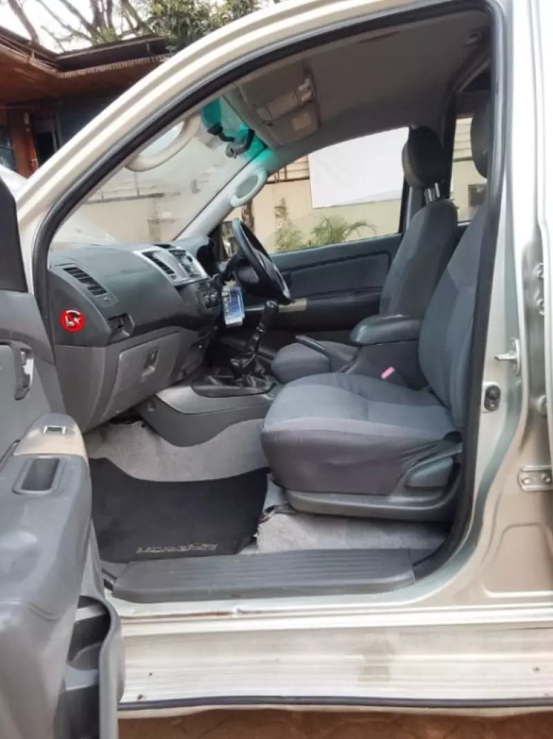 TOYOTA Hilux   - 2013