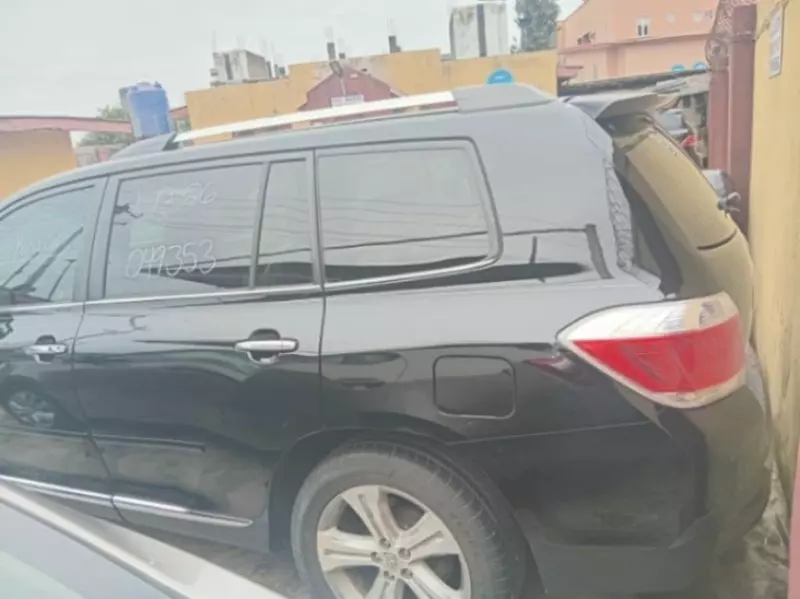 Toyota Highlander   - 2011