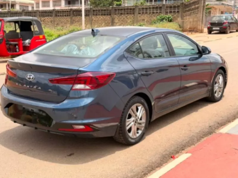 Hyundai Elantra   - 2020