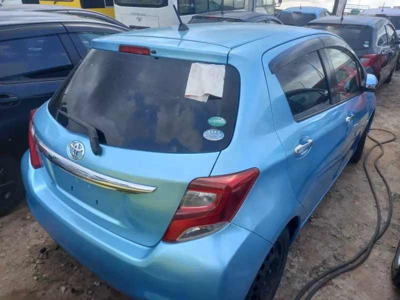 Toyota Vitz   - 2015