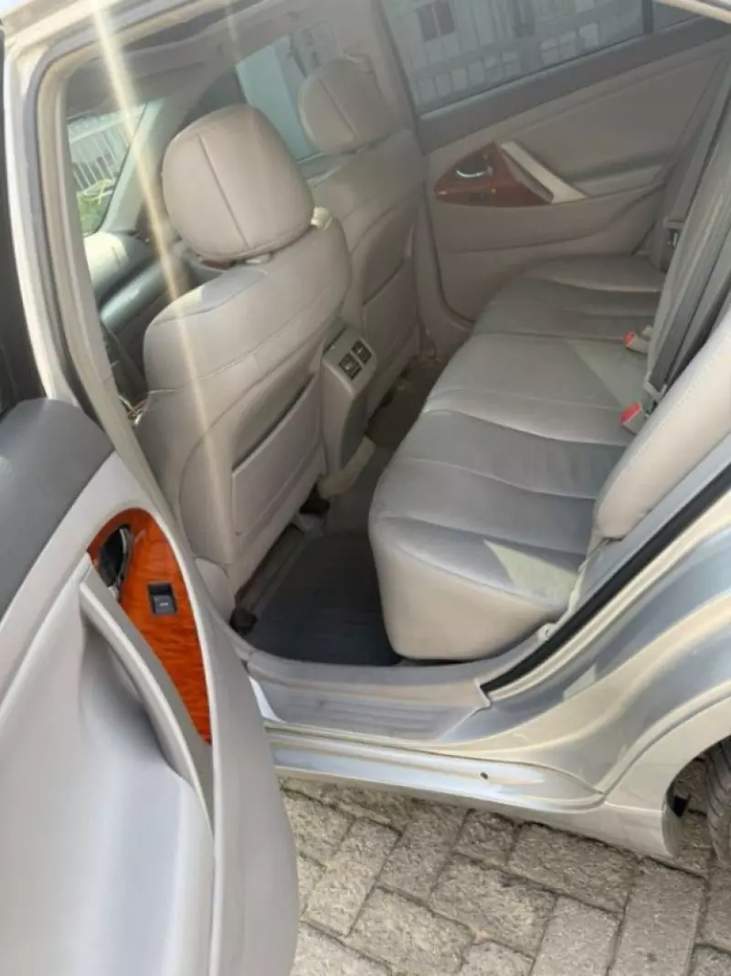 Toyota Camry   - 2011
