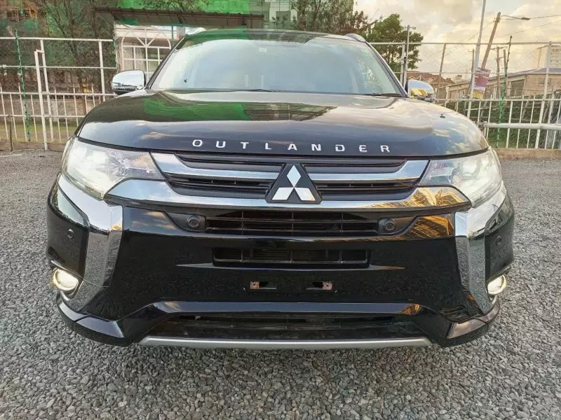 Mitsubishi Plug-in Hybrid Outlander   - 2016
