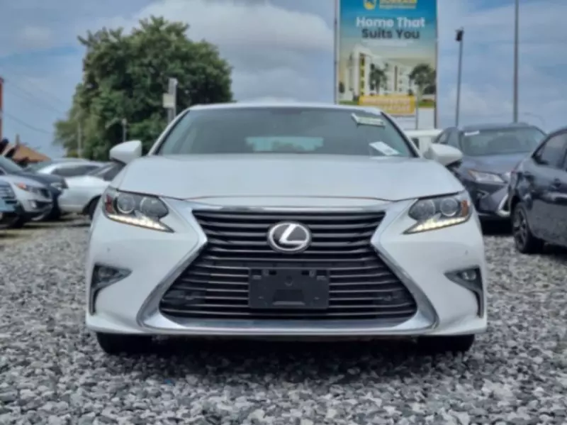 Lexus ES 350   - 2016