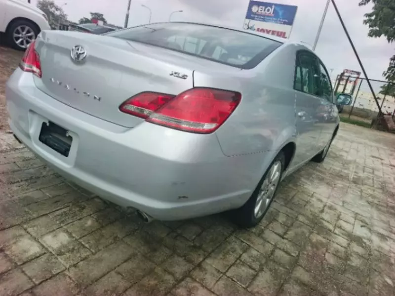 TOYOTA Avalon - 2007