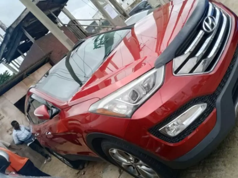 Hyundai Santa Fe   - 2013