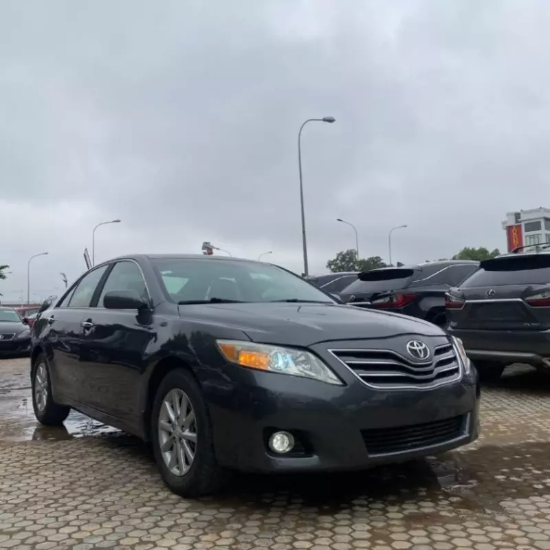 TOYOTA Camry   - 2010