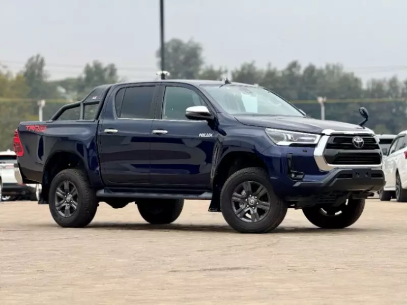 Toyota Hilux    - 2020