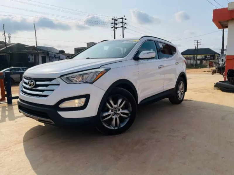 Hyundai Santa Fe   - 2013