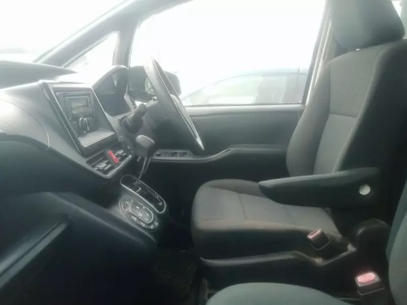 TOYOTA Noah - 2015