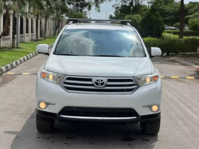 Toyota Highlander   - 2013