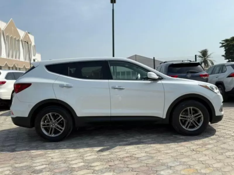 Hyundai Santa Fe   - 2017