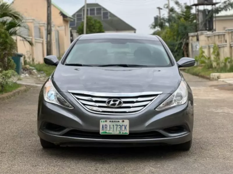 Hyundai Sonata   - 2011