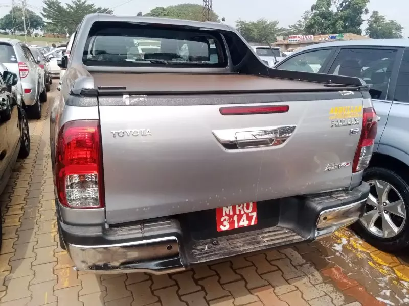 Toyota Hilux   - 2019