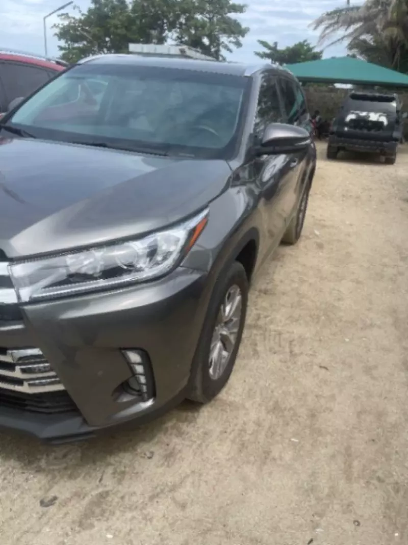 Toyota Highlander   - 2014