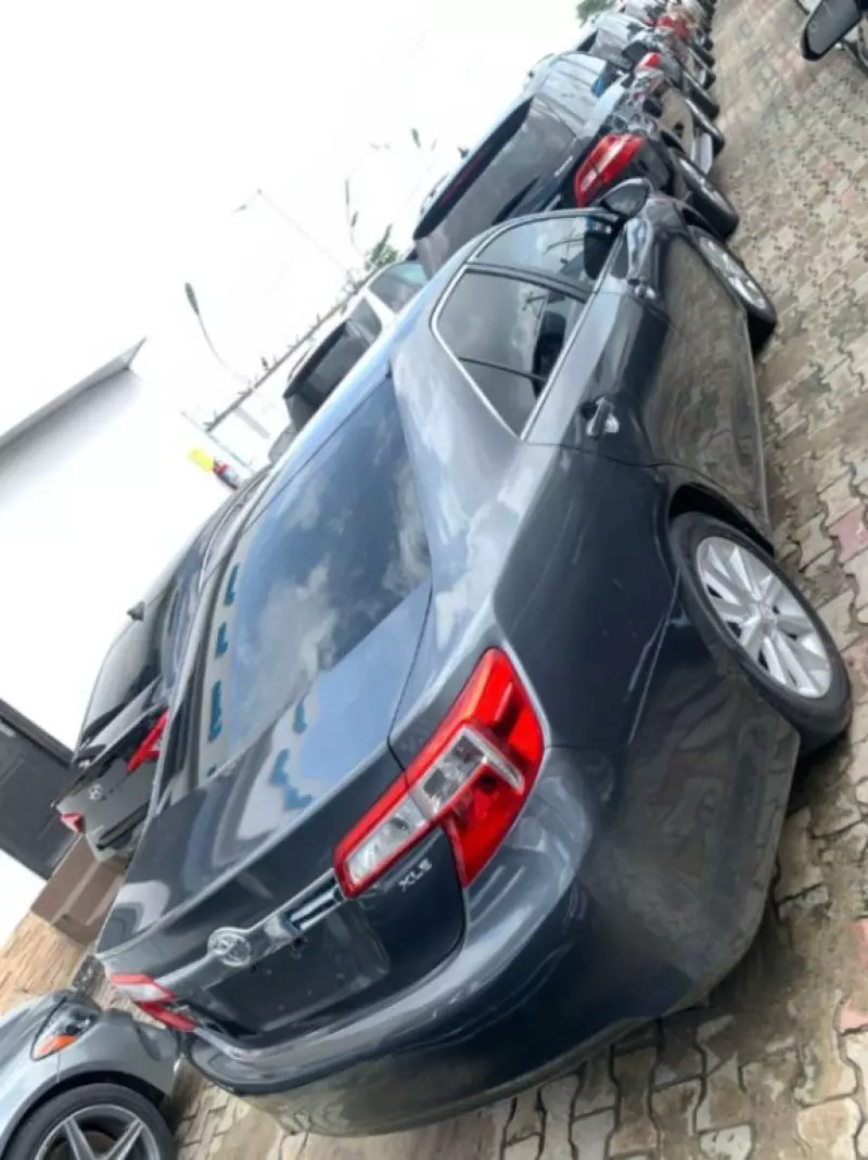Toyota Camry   - 2012