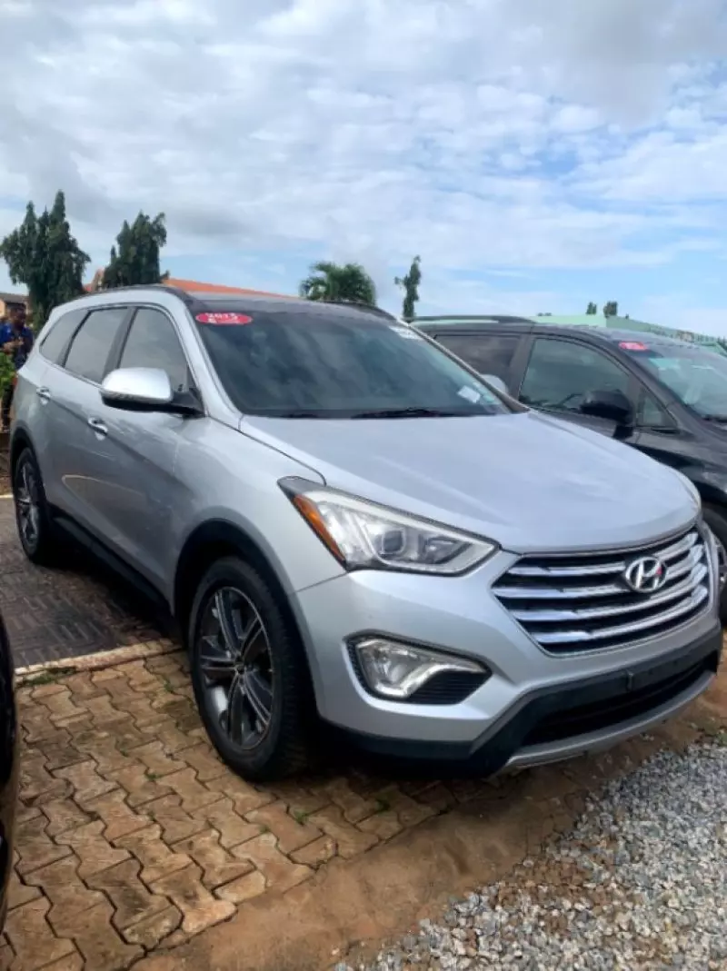 Hyundai Santa Fe   - 2015