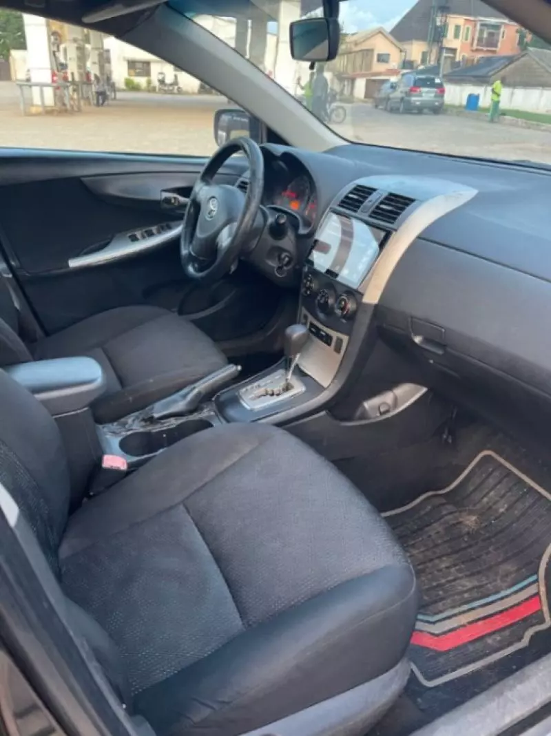 Toyota Corolla   - 2010