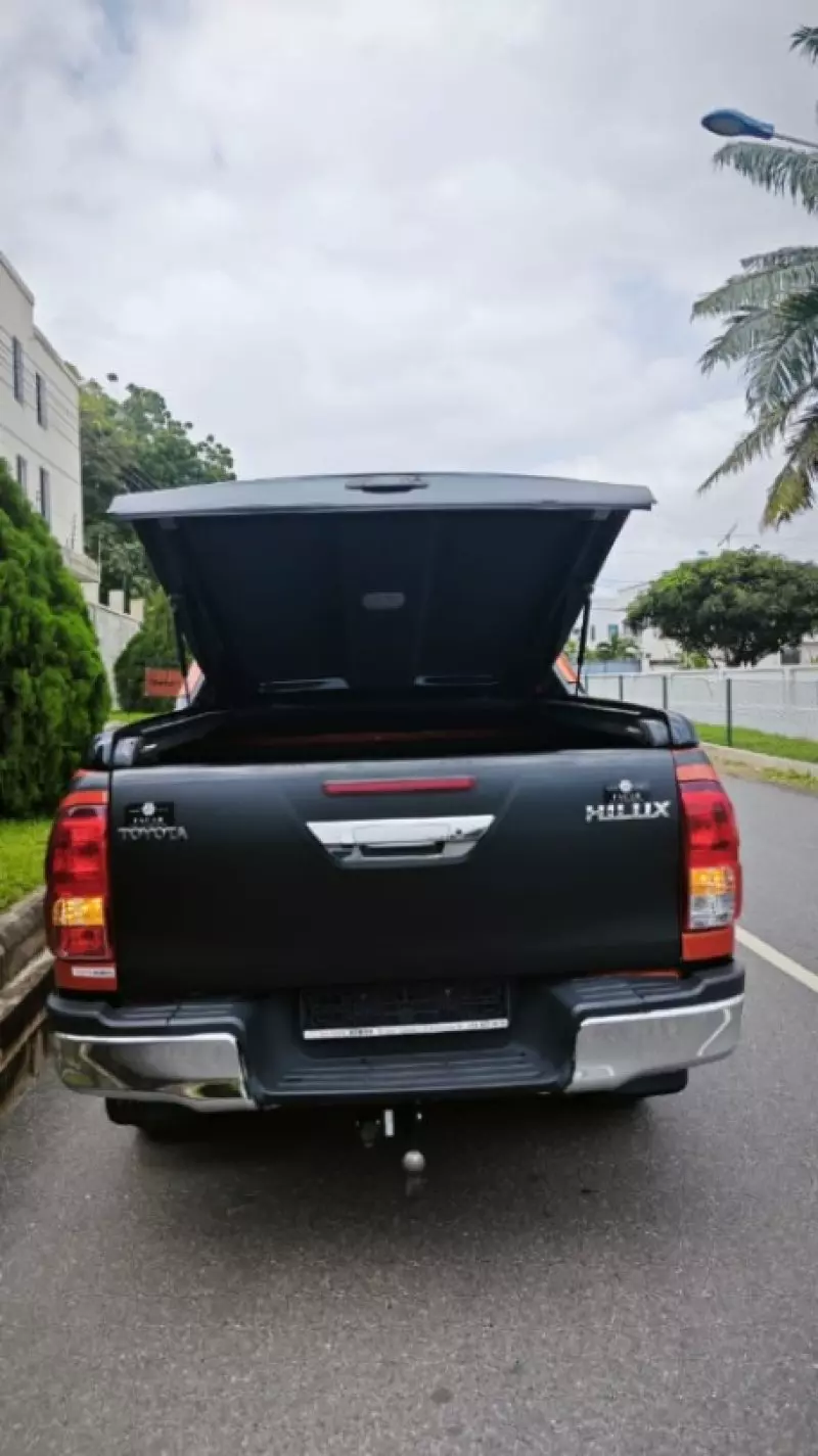 TOYOTA Hilux - 2019