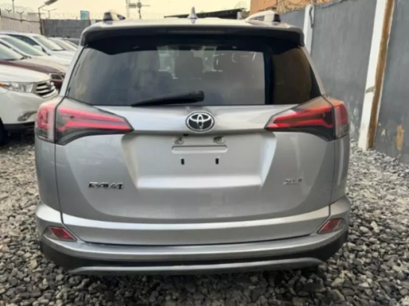 Toyota RAV 4   - 2018