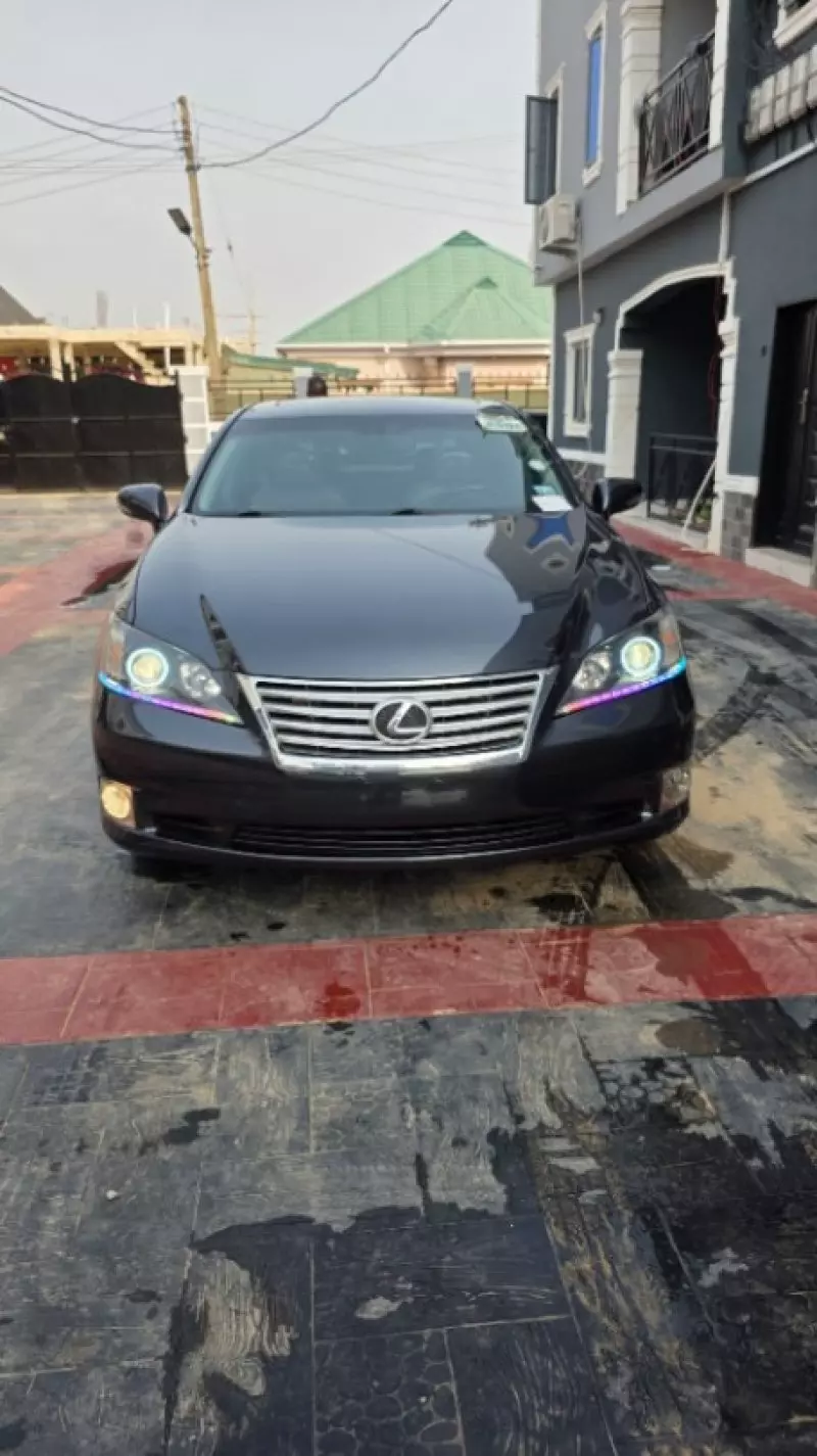 Lexus ES 350   - 2010