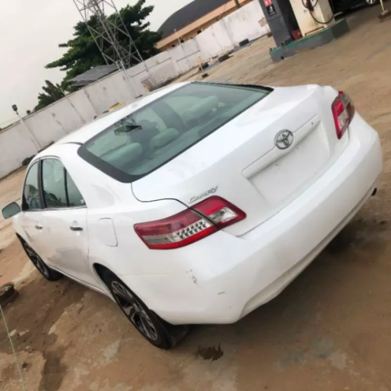 Toyota Camry - 2010
