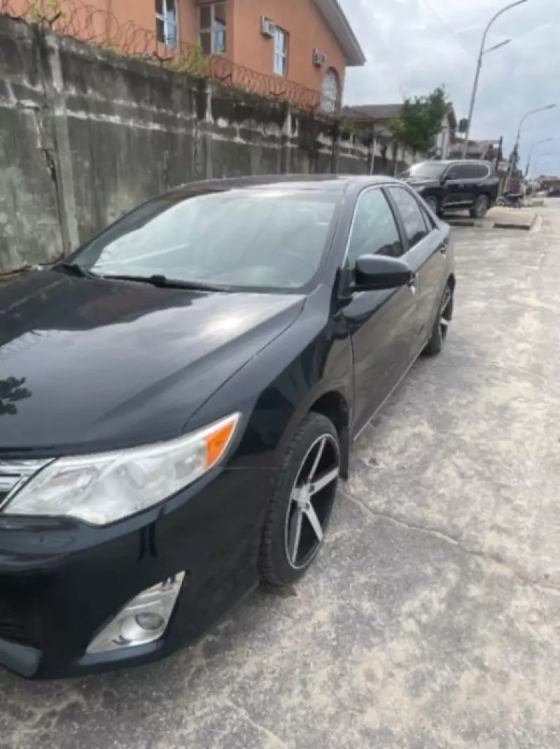 TOYOTA Camry - 2012