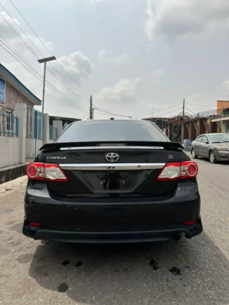 Toyota Corolla   - 2011