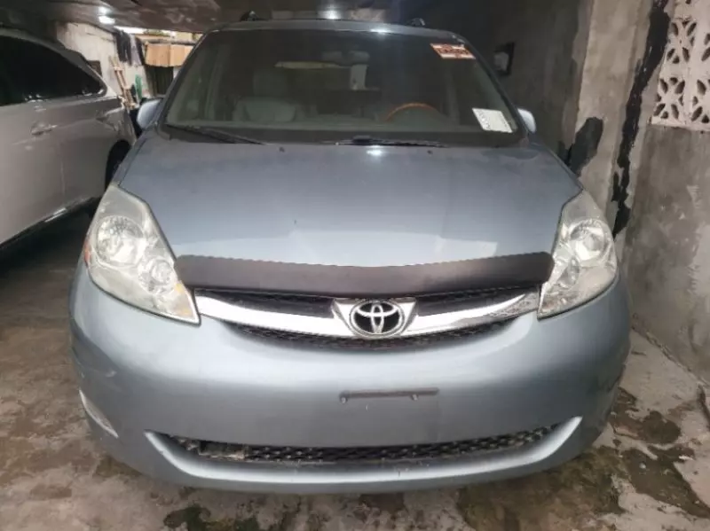 Toyota Sienna   - 2006