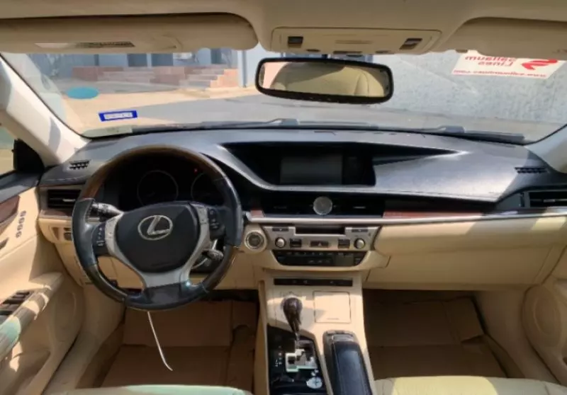 Lexus ES   - 2014
