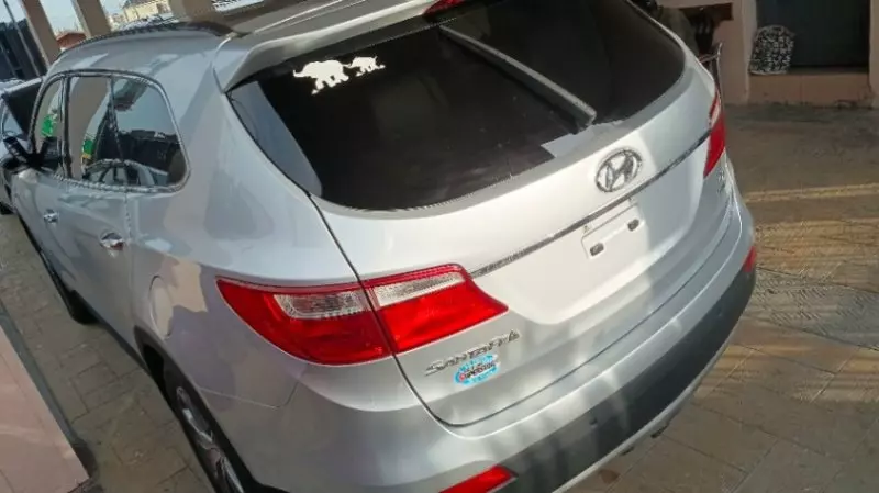 Hyundai Santa Fe   - 2015