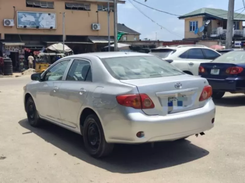 TOYOTA Corolla   - 2010