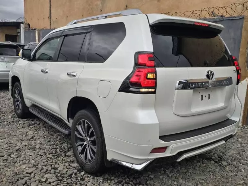 Toyota Landcruiser Prado - 2021
