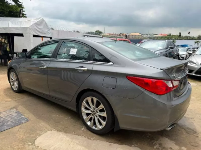 Hyundai Sonata   - 2013