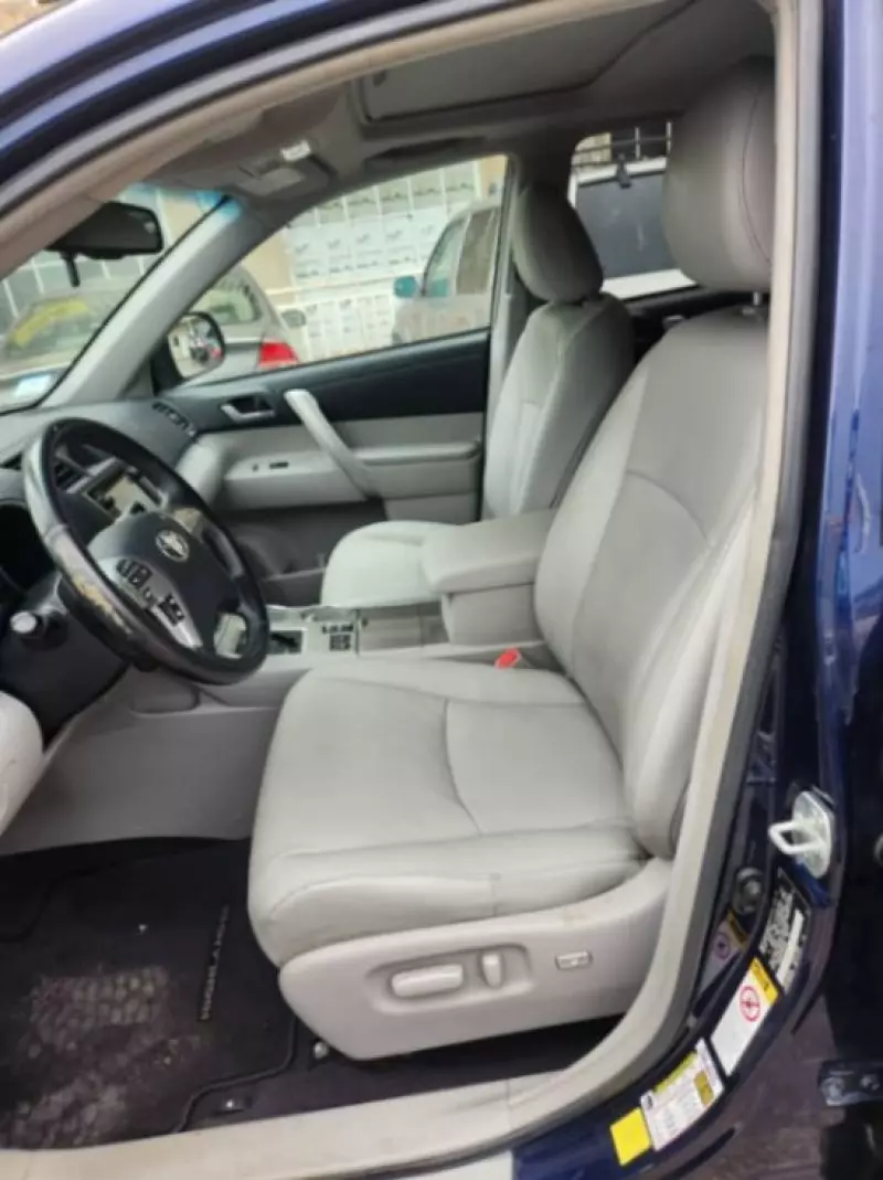 Toyota Highlander   - 2013