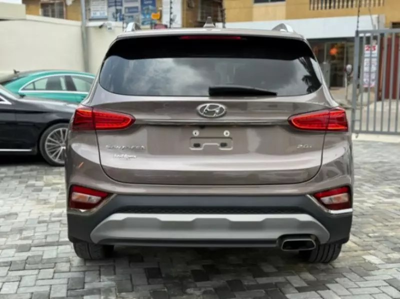 Hyundai Santa Fe   - 2020