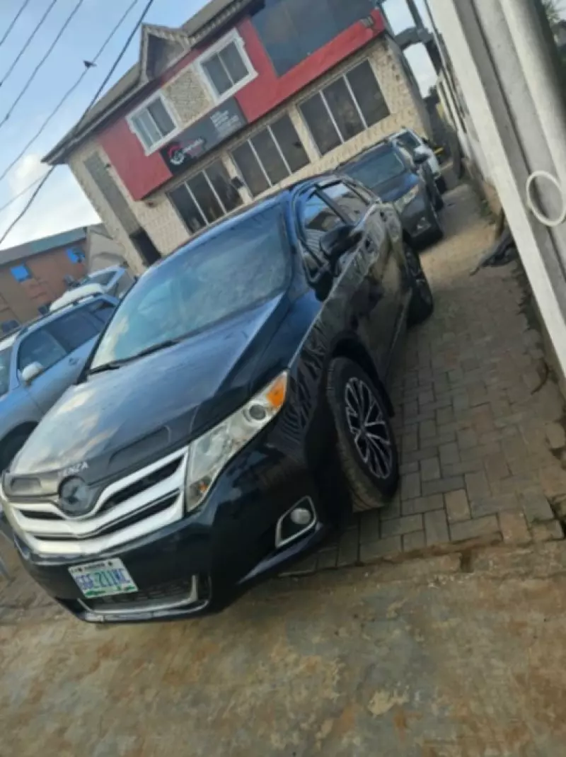 TOYOTA Venza   - 2011