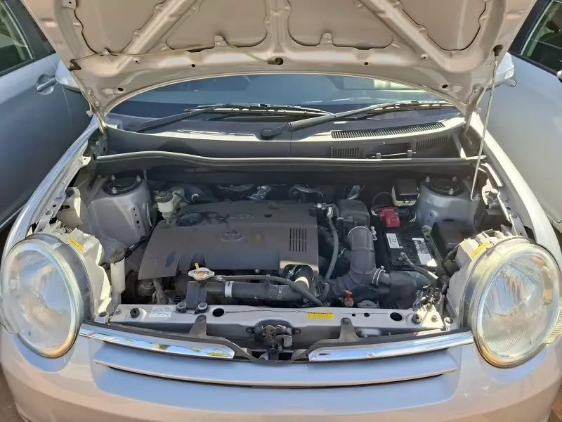 Toyota Sienta   - 2012