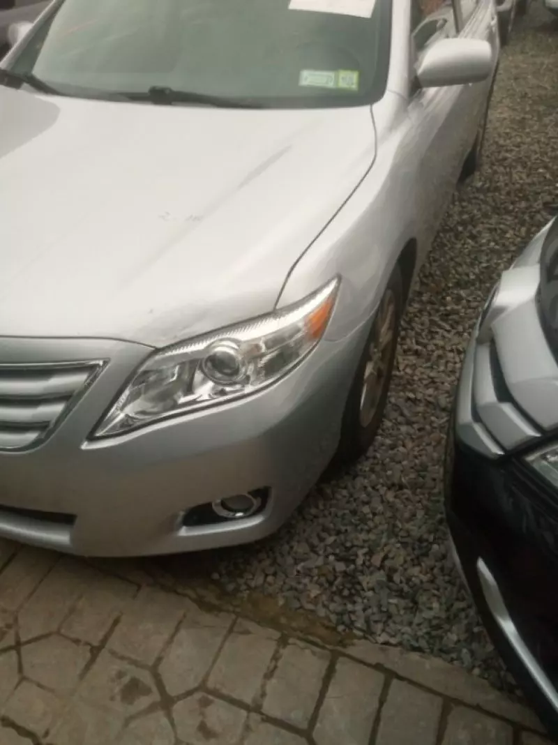 TOYOTA Camry   - 2010