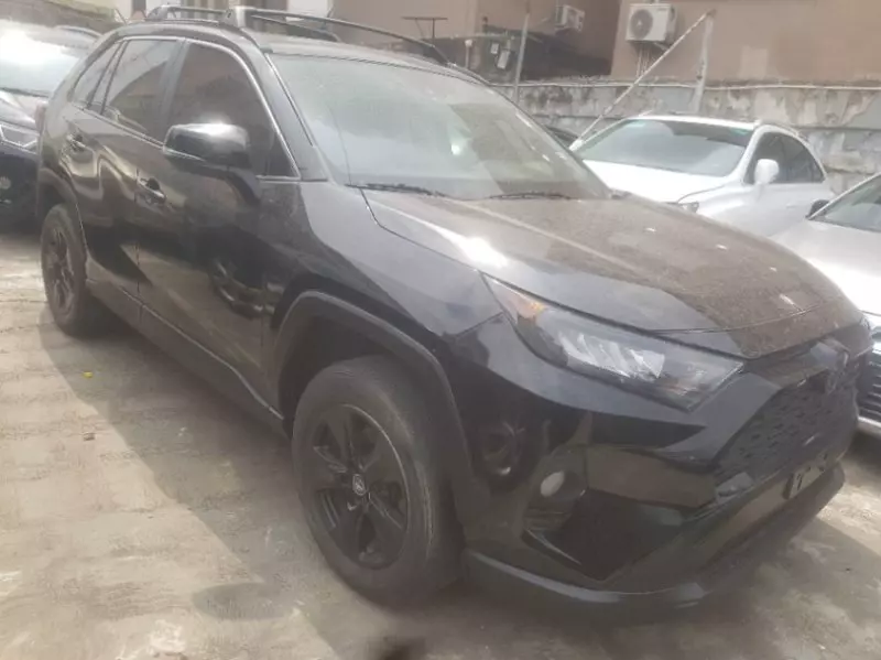 Toyota RAV 4   - 2019