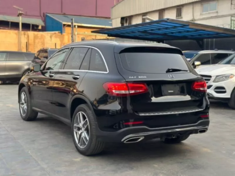 Mercedes-Benz GLC 300   - 2016