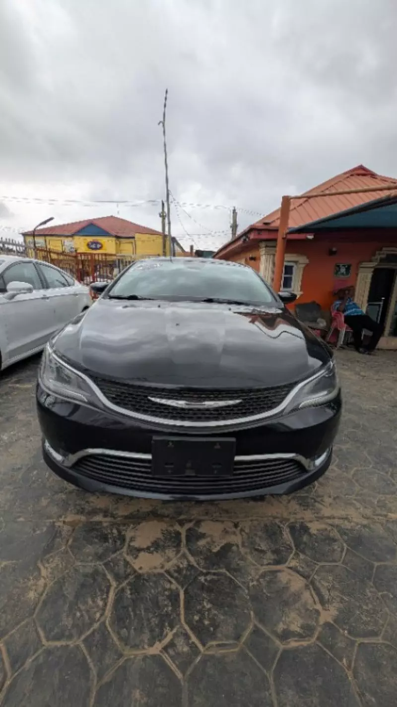 Chrysler 200   - 2015