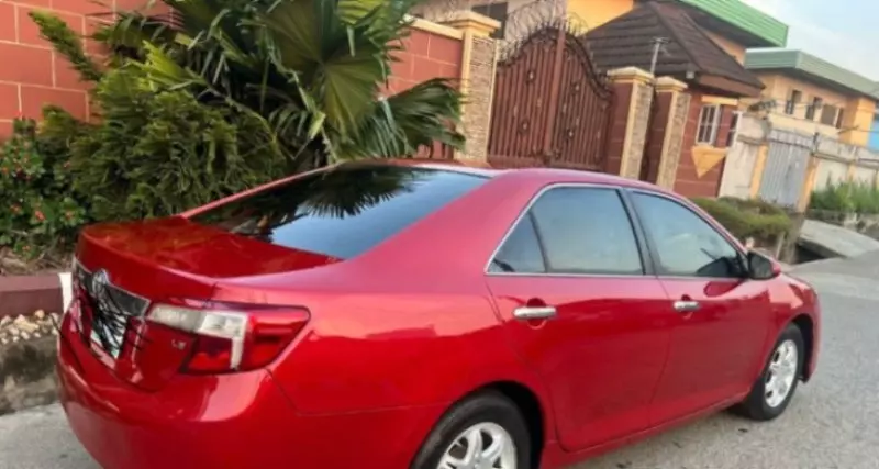 Toyota Camry   - 2012