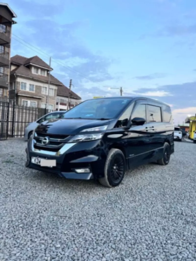 Nissan Serena   - 2018